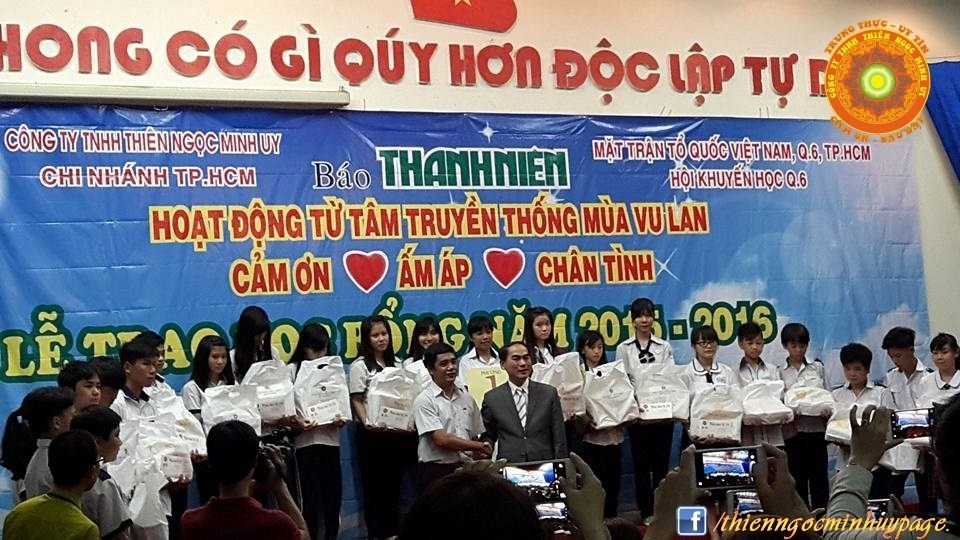 Nâng bước em đến trường